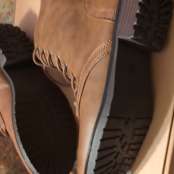 New Ankle high 🥾 Boot sz. 8.5 Brown lace up front/side zipper - Picture 2 of 4